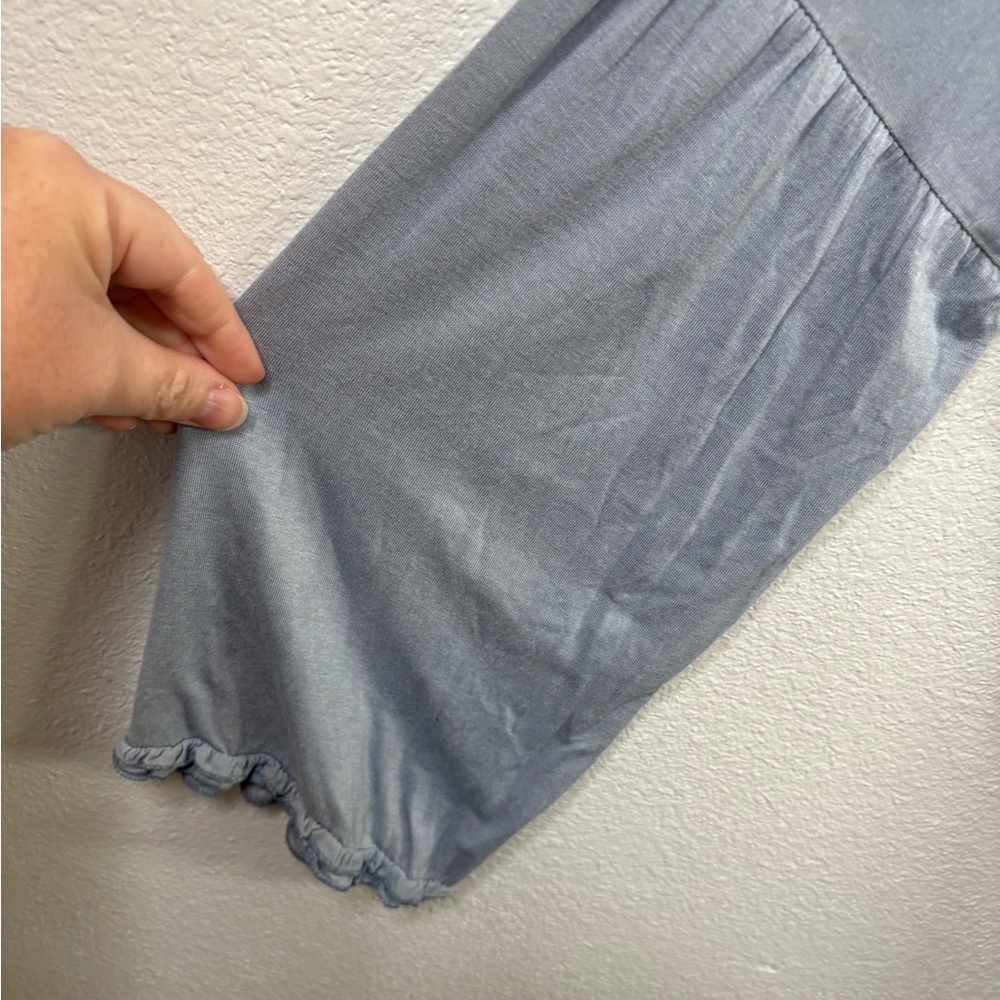 Arianna’s By Howard’s Open Front Ruffled Hem Light Weight - Picture 3 of 8